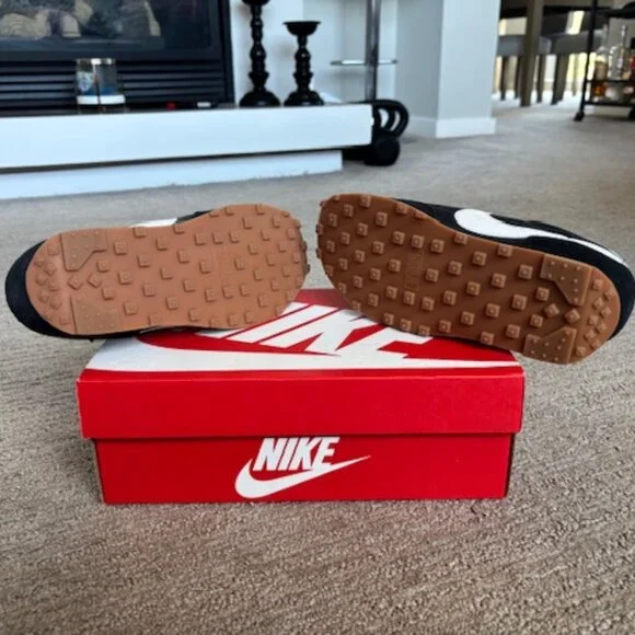 Nike Women's Daybreak Sneakers, New with Box - Picture 6 of 7